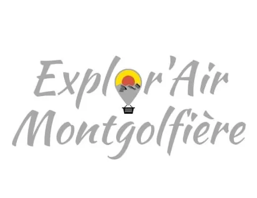 Montgolfière colorée d’Explor’Air survolant la campagne québ
